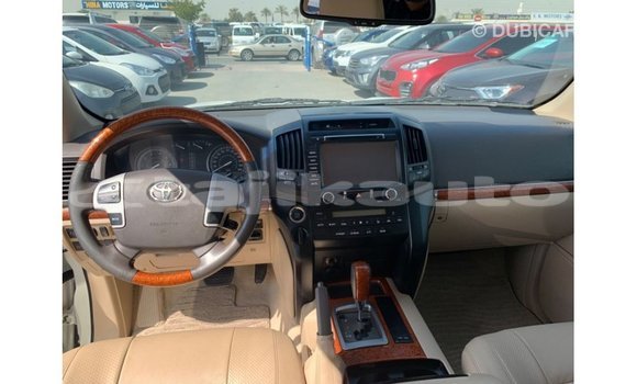 Buy Import Toyota Land Cruiser White Car in Import - Dubai in Dushanbe Buy Import Toyota Land Cruiser White Car in Import - Dubai in Dushanbe