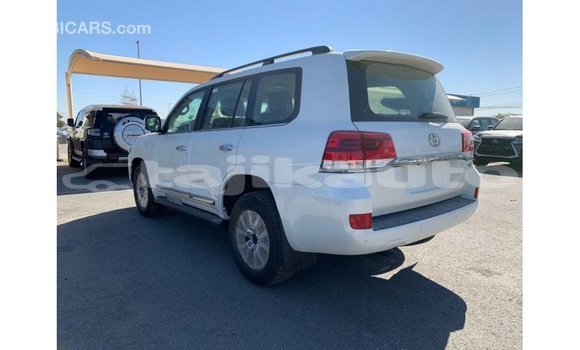 Buy Import Toyota Land Cruiser White Car in Import - Dubai in Dushanbe Buy Import Toyota Land Cruiser White Car in Import - Dubai in Dushanbe