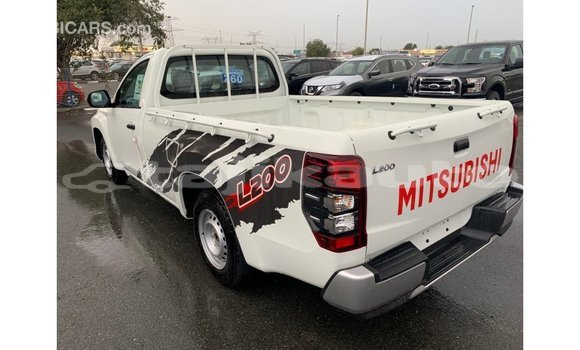 Buy Import Mitsubishi L200 White Car in Import - Dubai in Dushanbe Buy Import Mitsubishi L200 White Car in Import - Dubai in Dushanbe