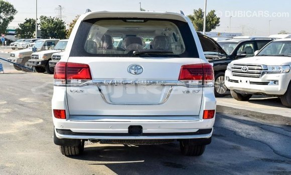Buy Import Toyota Land Cruiser White Car in Import - Dubai in Dushanbe Buy Import Toyota Land Cruiser White Car in Import - Dubai in Dushanbe