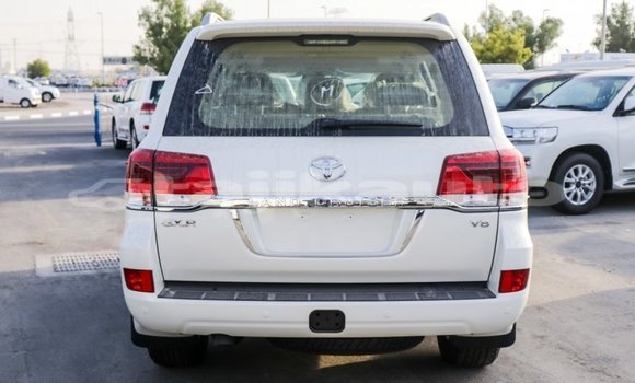 Buy Import Toyota Land Cruiser White Car in Import - Dubai in Dushanbe Buy Import Toyota Land Cruiser White Car in Import - Dubai in Dushanbe