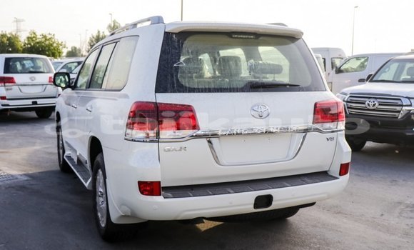 Buy Import Toyota Land Cruiser White Car in Import - Dubai in Dushanbe Buy Import Toyota Land Cruiser White Car in Import - Dubai in Dushanbe