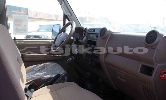 Buy Import Toyota Land Cruiser Beige Car in Import - Dubai in Dushanbe Buy Import Toyota Land Cruiser Beige Car in Import - Dubai in Dushanbe