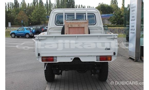 Buy Import Toyota Land Cruiser White Car in Import - Dubai in Dushanbe Buy Import Toyota Land Cruiser White Car in Import - Dubai in Dushanbe