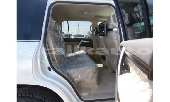 Buy Import Toyota Land Cruiser White Car in Import - Dubai in Dushanbe Buy Import Toyota Land Cruiser White Car in Import - Dubai in Dushanbe