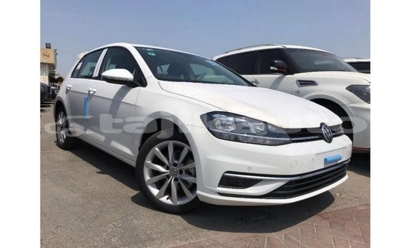 Buy Import Volkswagen Golf White Car in Import - Dubai in Dushanbe