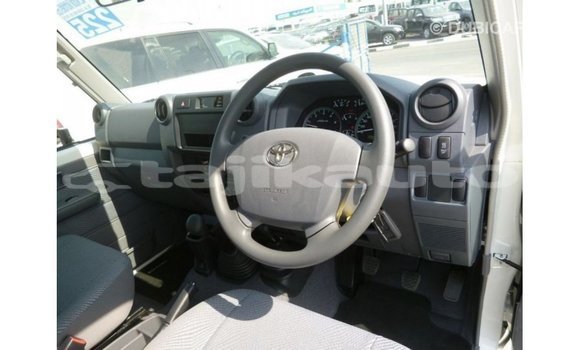 Buy Import Toyota Land Cruiser White Car in Import - Dubai in Dushanbe Buy Import Toyota Land Cruiser White Car in Import - Dubai in Dushanbe