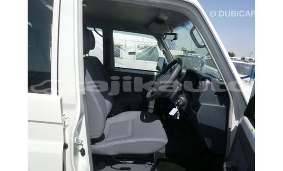 Buy Import Toyota Land Cruiser White Car in Import - Dubai in Dushanbe Buy Import Toyota Land Cruiser White Car in Import - Dubai in Dushanbe
