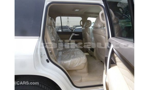 Buy Import Toyota Land Cruiser White Car in Import - Dubai in Dushanbe Buy Import Toyota Land Cruiser White Car in Import - Dubai in Dushanbe