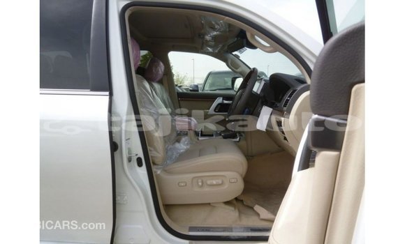 Buy Import Toyota Land Cruiser White Car in Import - Dubai in Dushanbe Buy Import Toyota Land Cruiser White Car in Import - Dubai in Dushanbe