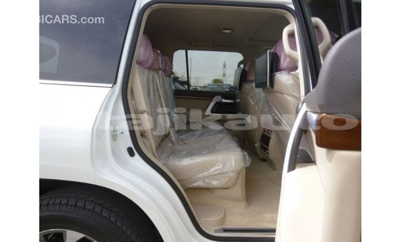 Buy Import Toyota Land Cruiser White Car in Import - Dubai in Dushanbe Buy Import Toyota Land Cruiser White Car in Import - Dubai in Dushanbe