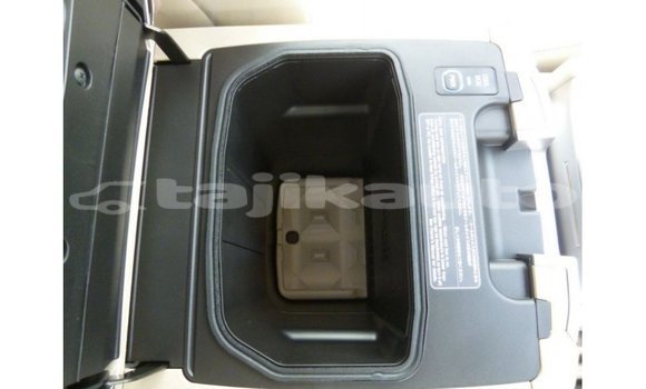 Buy Import Toyota Land Cruiser White Car in Import - Dubai in Dushanbe Buy Import Toyota Land Cruiser White Car in Import - Dubai in Dushanbe