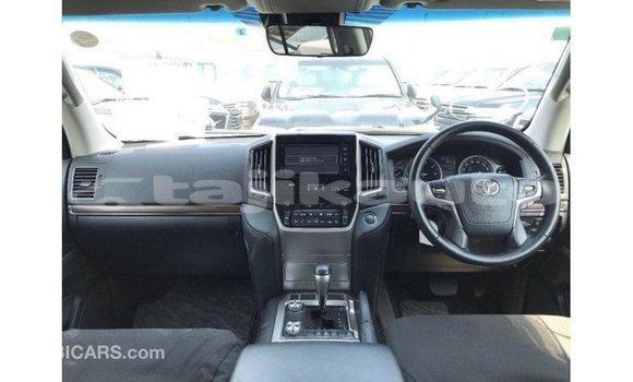 Buy Import Toyota Land Cruiser White Car in Import - Dubai in Dushanbe Buy Import Toyota Land Cruiser White Car in Import - Dubai in Dushanbe