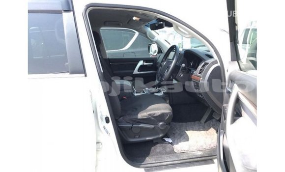 Buy Import Toyota Land Cruiser White Car in Import - Dubai in Dushanbe Buy Import Toyota Land Cruiser White Car in Import - Dubai in Dushanbe
