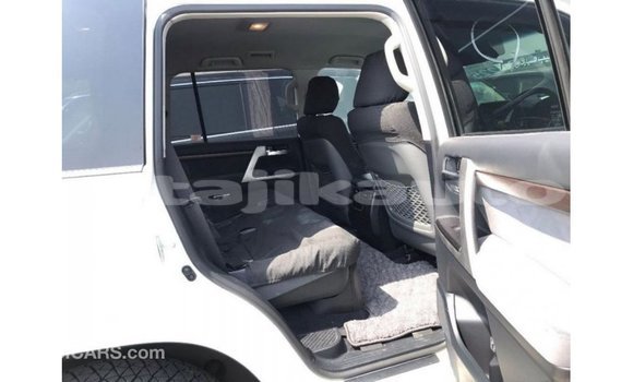 Buy Import Toyota Land Cruiser White Car in Import - Dubai in Dushanbe Buy Import Toyota Land Cruiser White Car in Import - Dubai in Dushanbe