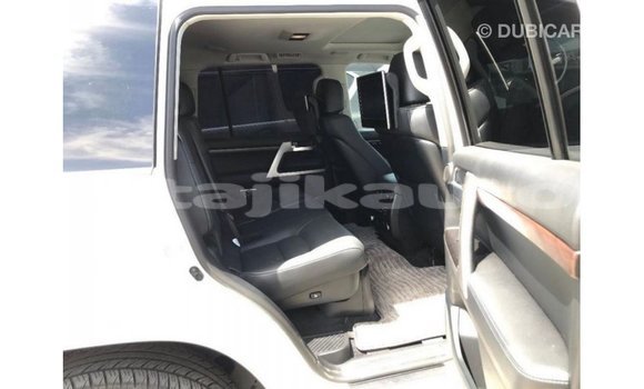 Buy Import Toyota Land Cruiser White Car in Import - Dubai in Dushanbe Buy Import Toyota Land Cruiser White Car in Import - Dubai in Dushanbe