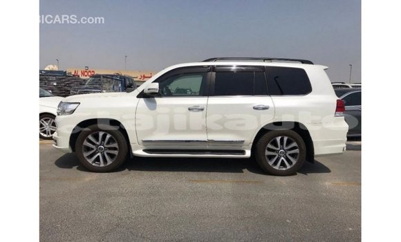 Buy Import Toyota Land Cruiser White Car in Import - Dubai in Dushanbe Buy Import Toyota Land Cruiser White Car in Import - Dubai in Dushanbe