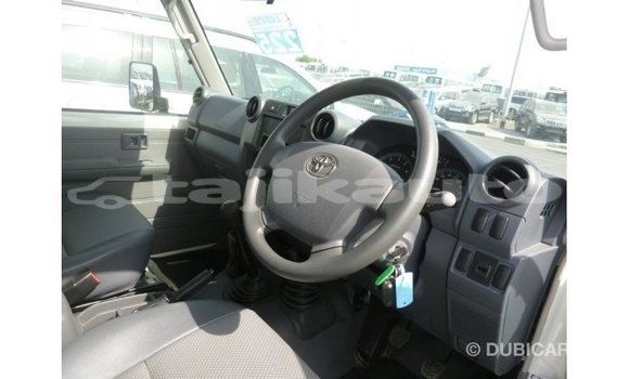 Buy Import Toyota Land Cruiser White Car in Import - Dubai in Dushanbe Buy Import Toyota Land Cruiser White Car in Import - Dubai in Dushanbe