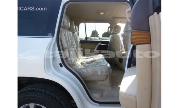 Buy Import Toyota Land Cruiser White Car in Import - Dubai in Dushanbe Buy Import Toyota Land Cruiser White Car in Import - Dubai in Dushanbe