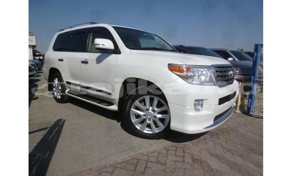 Buy Import Toyota Land Cruiser White Car in Import - Dubai in Dushanbe Buy Import Toyota Land Cruiser White Car in Import - Dubai in Dushanbe
