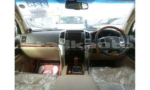 Buy Import Toyota Land Cruiser White Car in Import - Dubai in Dushanbe Buy Import Toyota Land Cruiser White Car in Import - Dubai in Dushanbe