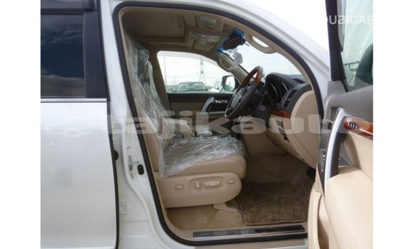 Buy Import Toyota Land Cruiser White Car in Import - Dubai in Dushanbe Buy Import Toyota Land Cruiser White Car in Import - Dubai in Dushanbe