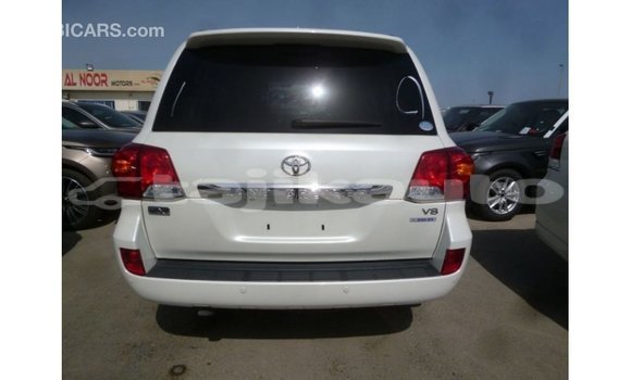 Buy Import Toyota Land Cruiser White Car in Import - Dubai in Dushanbe Buy Import Toyota Land Cruiser White Car in Import - Dubai in Dushanbe