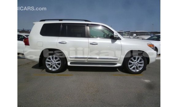 Buy Import Toyota Land Cruiser White Car in Import - Dubai in Dushanbe Buy Import Toyota Land Cruiser White Car in Import - Dubai in Dushanbe