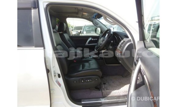 Buy Import Toyota Land Cruiser White Car in Import - Dubai in Dushanbe Buy Import Toyota Land Cruiser White Car in Import - Dubai in Dushanbe