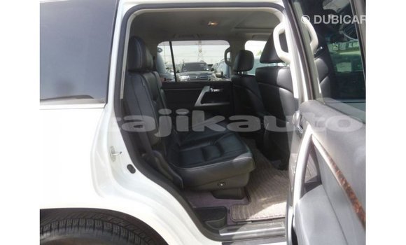 Buy Import Toyota Land Cruiser White Car in Import - Dubai in Dushanbe Buy Import Toyota Land Cruiser White Car in Import - Dubai in Dushanbe