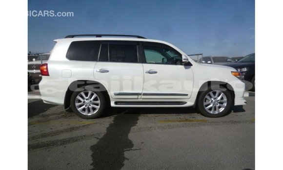 Buy Import Toyota Land Cruiser White Car in Import - Dubai in Dushanbe Buy Import Toyota Land Cruiser White Car in Import - Dubai in Dushanbe
