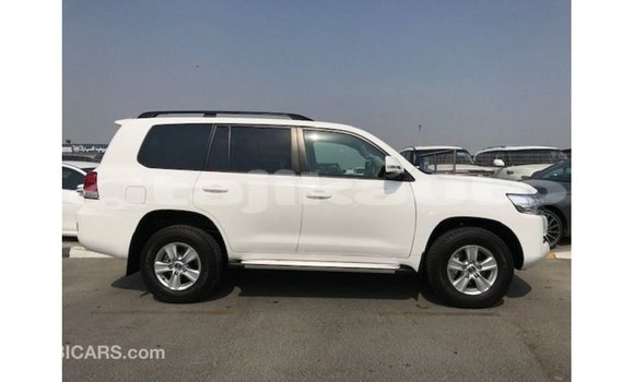 Buy Import Toyota Land Cruiser White Car in Import - Dubai in Dushanbe Buy Import Toyota Land Cruiser White Car in Import - Dubai in Dushanbe