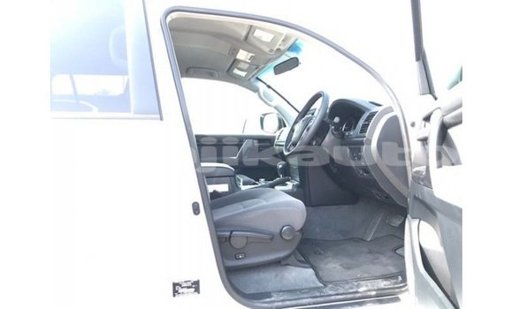 Buy Import Toyota Land Cruiser White Car in Import - Dubai in Dushanbe Buy Import Toyota Land Cruiser White Car in Import - Dubai in Dushanbe