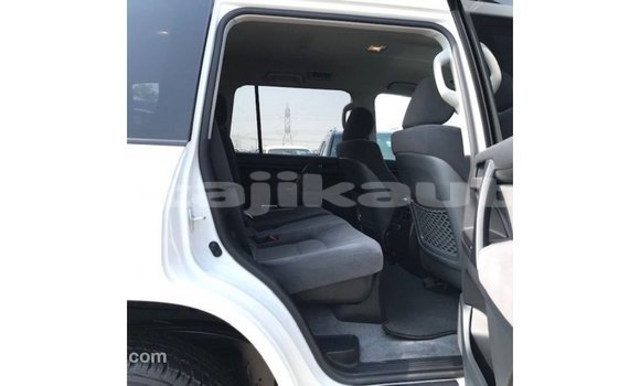 Buy Import Toyota Land Cruiser White Car in Import - Dubai in Dushanbe Buy Import Toyota Land Cruiser White Car in Import - Dubai in Dushanbe