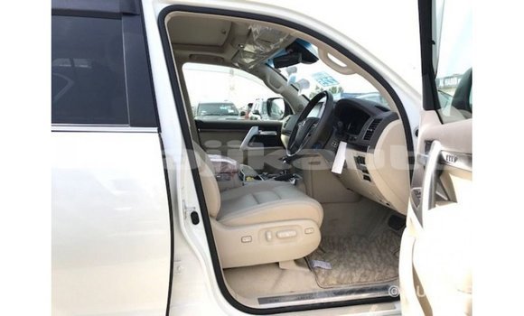 Buy Import Toyota Land Cruiser White Car in Import - Dubai in Dushanbe Buy Import Toyota Land Cruiser White Car in Import - Dubai in Dushanbe