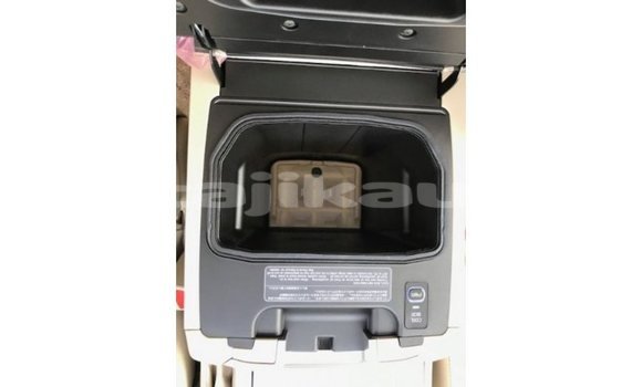 Buy Import Toyota Land Cruiser White Car in Import - Dubai in Dushanbe Buy Import Toyota Land Cruiser White Car in Import - Dubai in Dushanbe