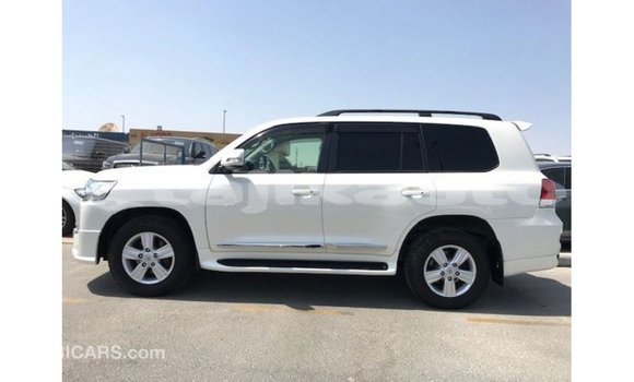 Buy Import Toyota Land Cruiser White Car in Import - Dubai in Dushanbe Buy Import Toyota Land Cruiser White Car in Import - Dubai in Dushanbe