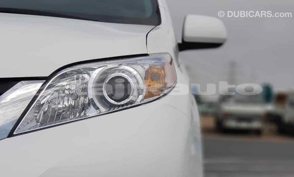Buy Import Toyota Sienna White Car in Import - Dubai in Dushanbe Buy Import Toyota Sienna White Car in Import - Dubai in Dushanbe