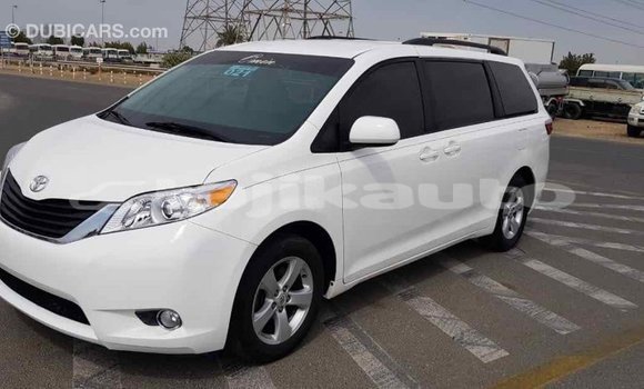 Buy Import Toyota Sienna White Car in Import - Dubai in Dushanbe Buy Import Toyota Sienna White Car in Import - Dubai in Dushanbe