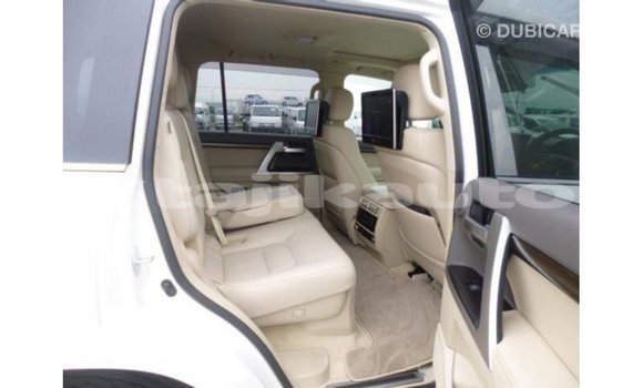 Buy Import Toyota Land Cruiser White Car in Import - Dubai in Dushanbe Buy Import Toyota Land Cruiser White Car in Import - Dubai in Dushanbe