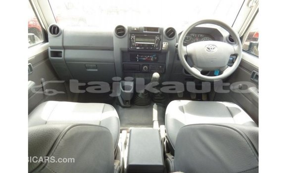 Buy Import Toyota Land Cruiser White Car in Import - Dubai in Dushanbe Buy Import Toyota Land Cruiser White Car in Import - Dubai in Dushanbe