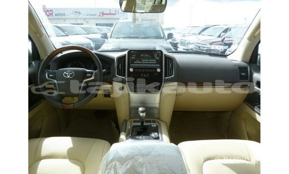 Buy Import Toyota Land Cruiser White Car in Import - Dubai in Dushanbe Buy Import Toyota Land Cruiser White Car in Import - Dubai in Dushanbe