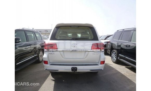 Buy Import Toyota Land Cruiser White Car in Import - Dubai in Dushanbe Buy Import Toyota Land Cruiser White Car in Import - Dubai in Dushanbe