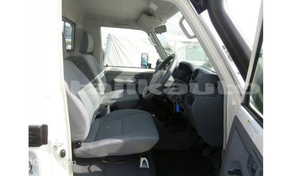 Buy Import Toyota Land Cruiser White Car in Import - Dubai in Dushanbe Buy Import Toyota Land Cruiser White Car in Import - Dubai in Dushanbe