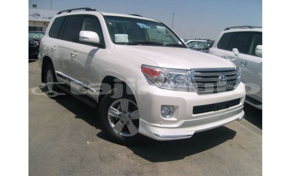 Buy Import Toyota Land Cruiser White Car in Import - Dubai in Dushanbe Buy Import Toyota Land Cruiser White Car in Import - Dubai in Dushanbe