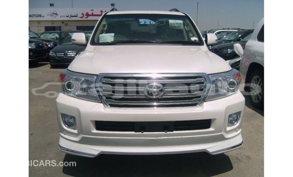 Buy Import Toyota Land Cruiser White Car in Import - Dubai in Dushanbe Buy Import Toyota Land Cruiser White Car in Import - Dubai in Dushanbe