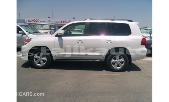 Buy Import Toyota Land Cruiser White Car in Import - Dubai in Dushanbe Buy Import Toyota Land Cruiser White Car in Import - Dubai in Dushanbe