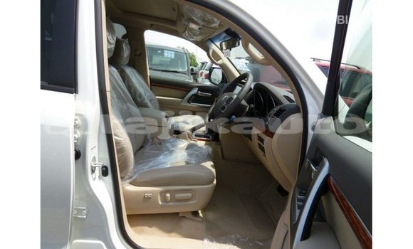 Buy Import Toyota Land Cruiser White Car in Import - Dubai in Dushanbe Buy Import Toyota Land Cruiser White Car in Import - Dubai in Dushanbe