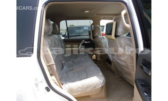 Buy Import Toyota Land Cruiser White Car in Import - Dubai in Dushanbe Buy Import Toyota Land Cruiser White Car in Import - Dubai in Dushanbe