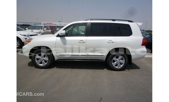 Buy Import Toyota Land Cruiser White Car in Import - Dubai in Dushanbe Buy Import Toyota Land Cruiser White Car in Import - Dubai in Dushanbe